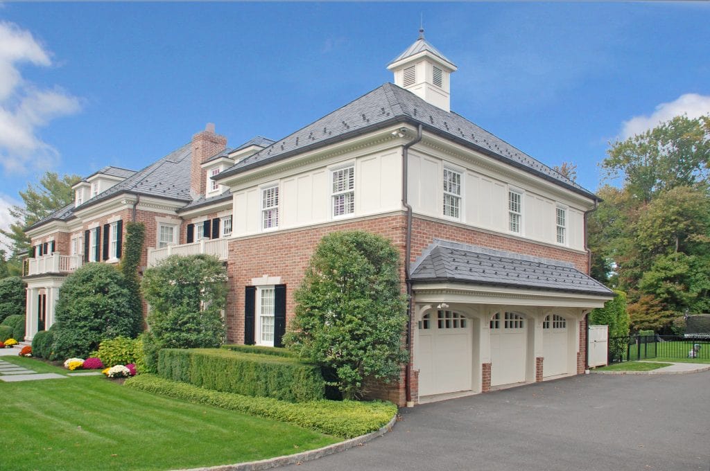 Georgian Colonial home with 3 car garage in Greenwich CT