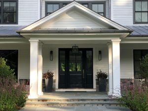 Modern farmhouse entrance by DeMotte Architects in CT